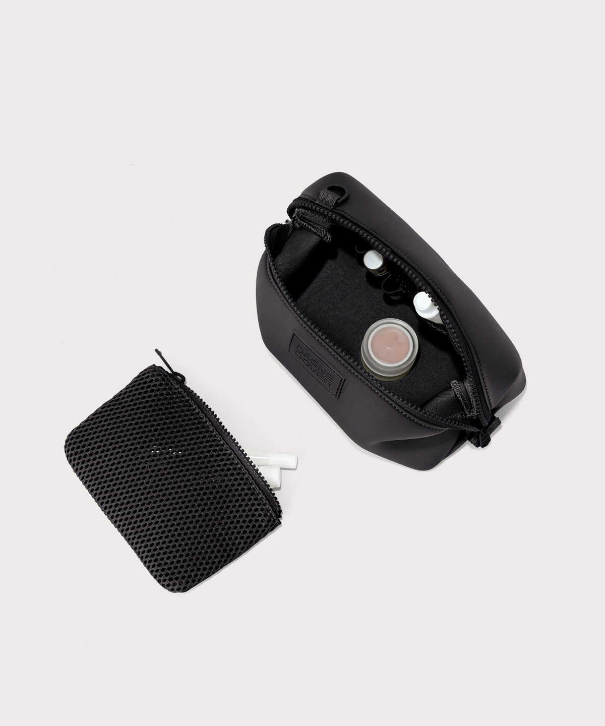 Hunter Toiletry Bag in Onyx. Small - Image 2